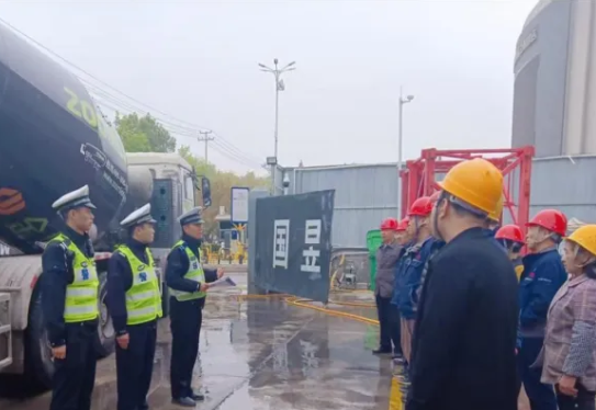 临汾公安交警走进辖区工地为务工群体出行系好“安全带”