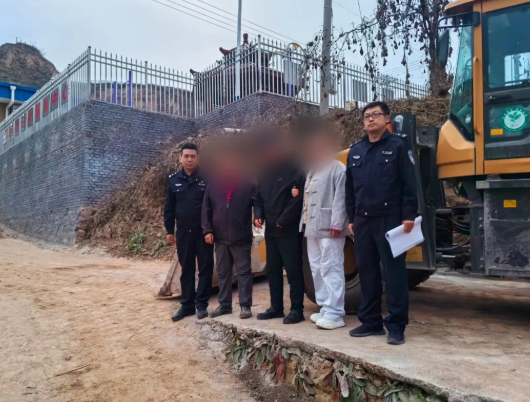 吕梁石楼公安：多年积怨一朝解  护航修路保民生