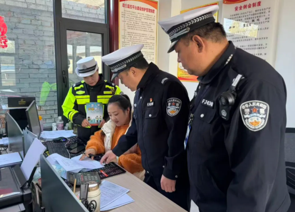 临汾公安交警支队开展企业网点走访暨文明交通创建宣传活动