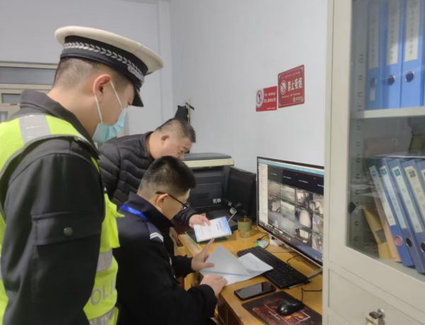 临汾公安交警走进辖区客运企业开展道路交通安全宣传警示教育活动