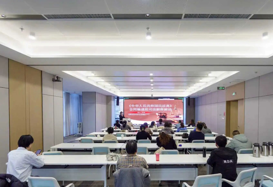 精准普法解企忧  法治护航促发展——太原尖草坪区法院走进“晋创谷·太原”开展普法