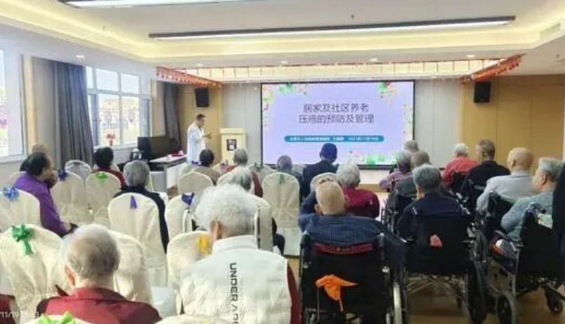 太原市人民医院与和熹老年公寓签约并开展义诊活动