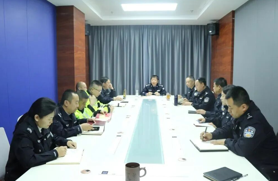 吕梁兴县公安局交警大队召开2025年道路交通事故分析研判会议