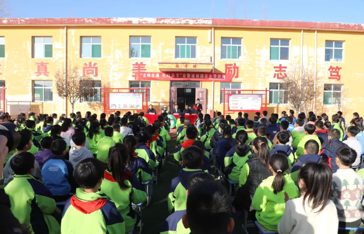 临汾洪洞：交通安全进校园  守护成长“警”相随