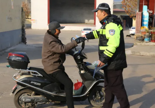临汾公安交警进农村 守护安全不放松!