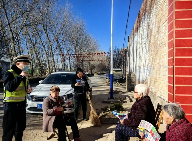 临汾公安交警进农村 筑牢农村安全防线