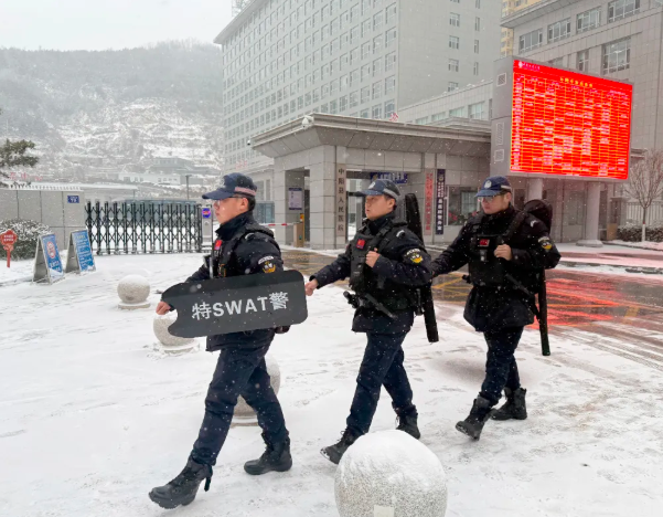 吕梁中阳：最美的“雪警” 最暖的守护
