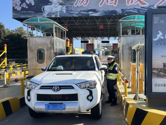 山西高速一支队八大队：驾驶证扣留仍驾车上高速？严查！