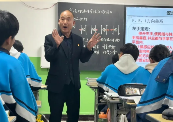 以赛促教，赋能成长——吕梁学院附中交口分校成功举办 2025 年教师技能大赛初赛