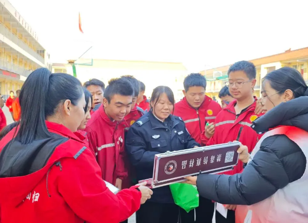 山西公安：以爱为灯  用“微光”照亮青春成长路