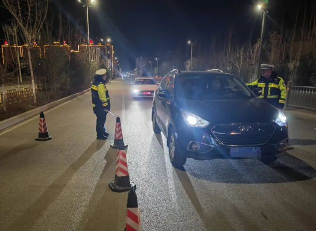 “荧光护航”点亮平安路，朔州山阴交警守护更安全