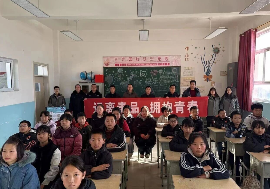 忻州繁峙县公安局平型关派出所民警开展禁毒宣传进校园活动