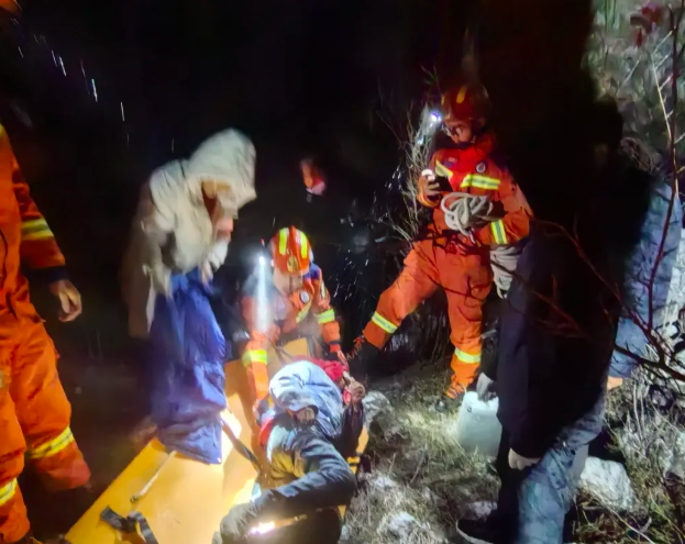 跨年夜：长治平顺公安深山雪夜里的生命救援