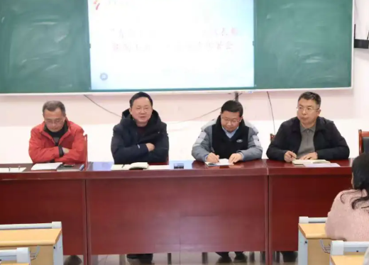 青蓝携手绽芳华，凝心聚力启新程——吕梁市第一中学校召开“青蓝工程竞赛课”总结表彰