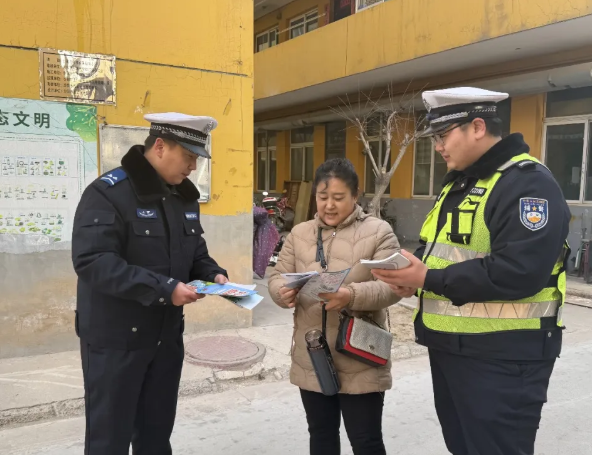 吕梁汾阳公安交管：文明共建进社区  交通安全护民安