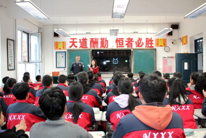 系紧“法治安全扣”！吕梁中阳县公安局送法进校园