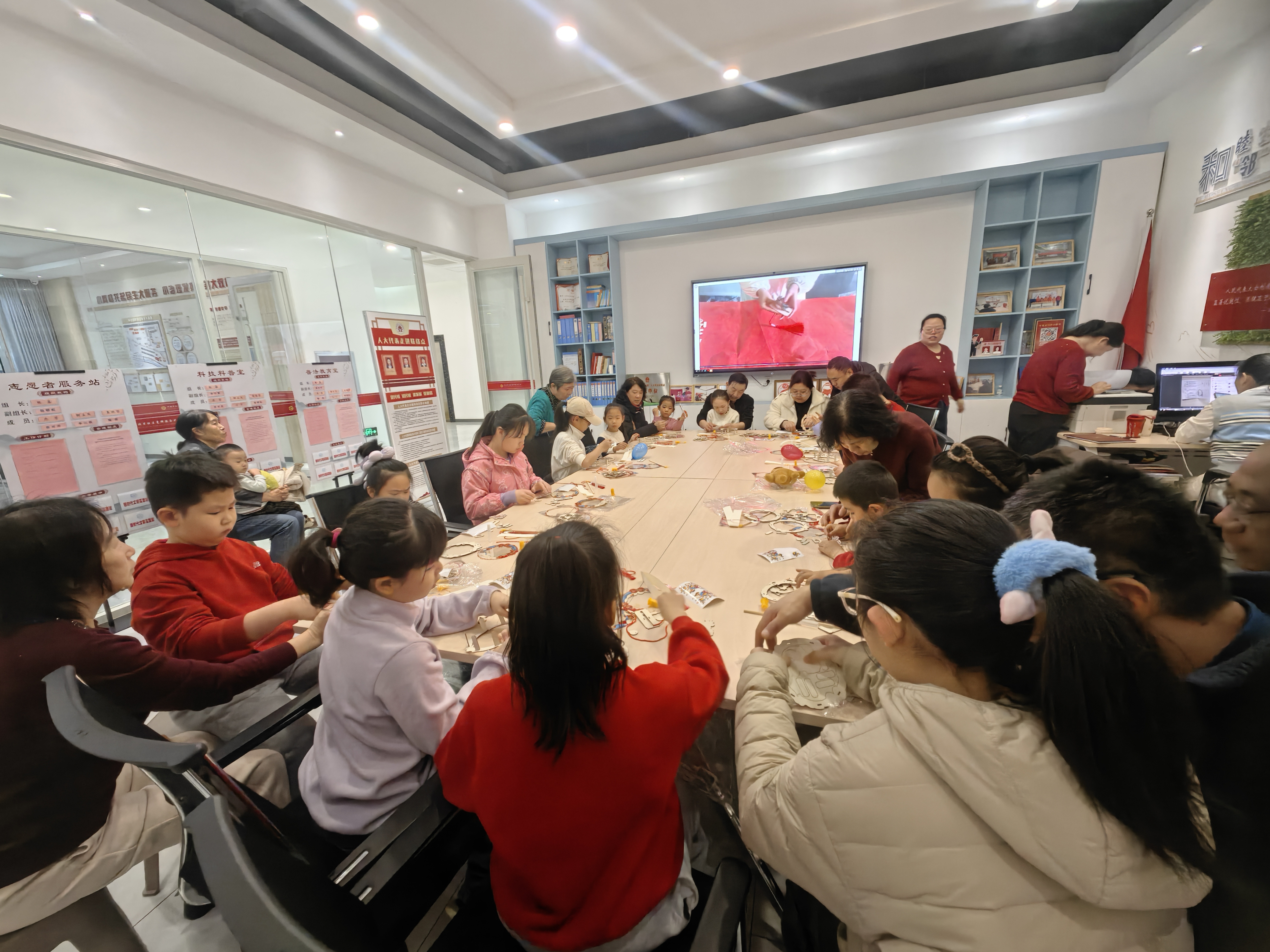 太原杏花岭区敦化坊街道：趣味竞技添喜乐  邻里制灯贺元宵