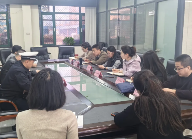 吕梁交城交警应邀赴县委社工部 开展交通志愿服务专题培训