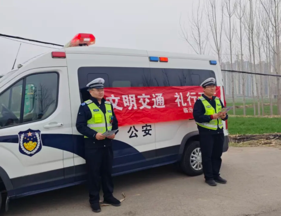 临汾公安交警交安宣传进农村 平安相伴每一天