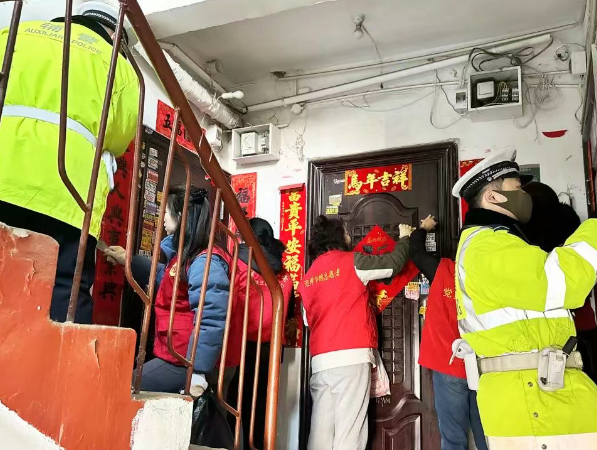 太原迎泽街道南内环街二社区：携手扮靓社区春色，同心共建文明家