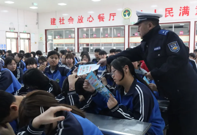 山西吕梁公安：交通安全进校园  守护青春平安路